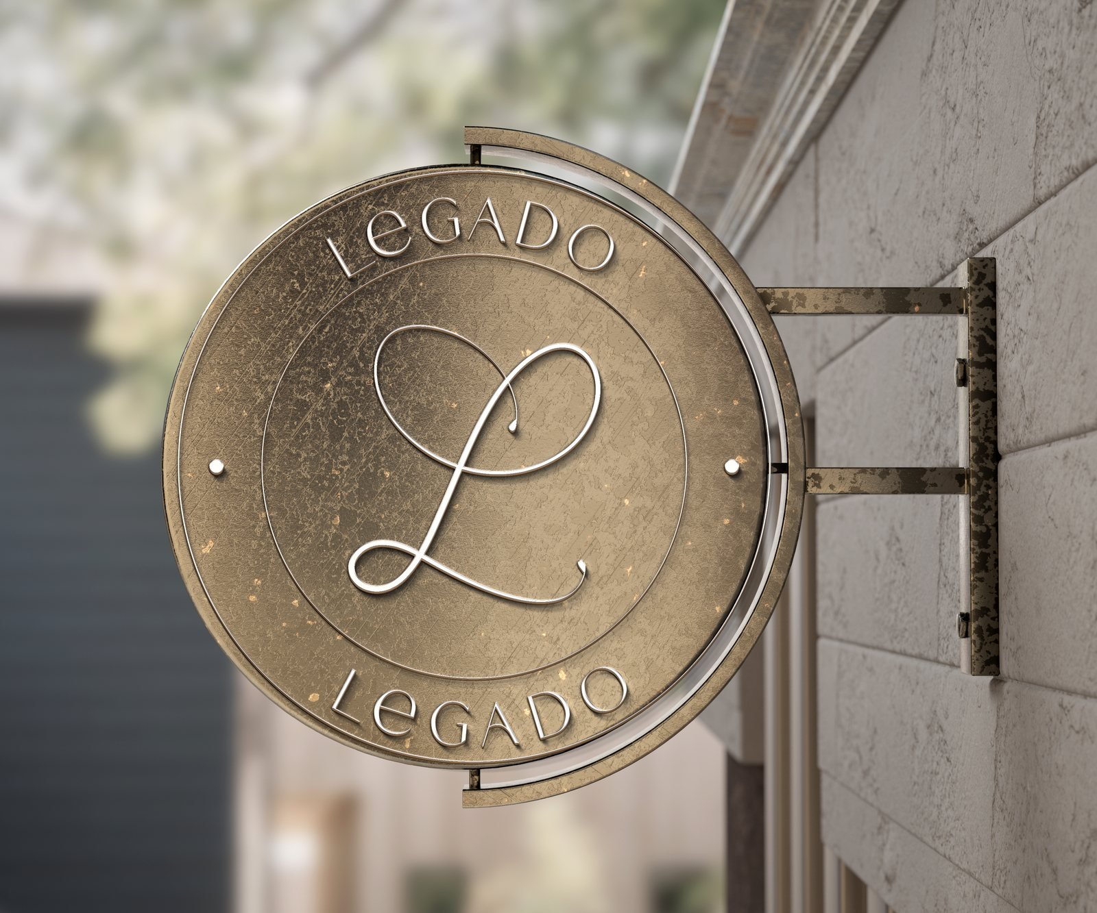 Placa circular em metal dourado com o selo Legado